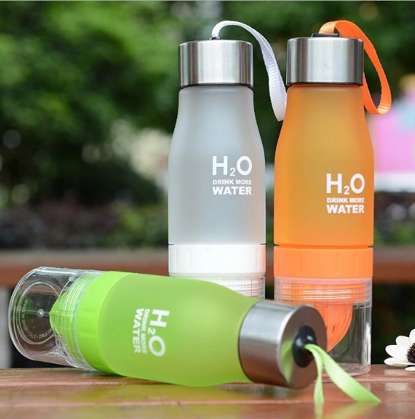 Wholesale Portable Gym Sport H2O Lemon Plastic Water Bottle with Infuser Fruit Water Bottle